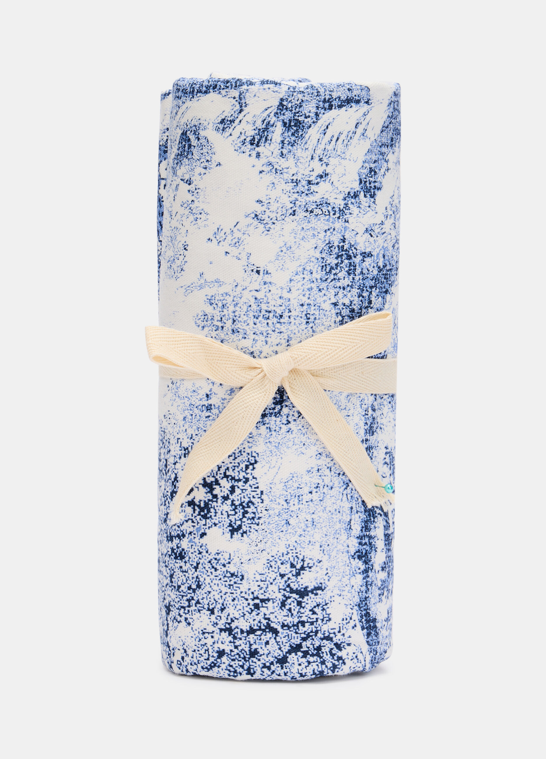 100% cotton throw with pattern