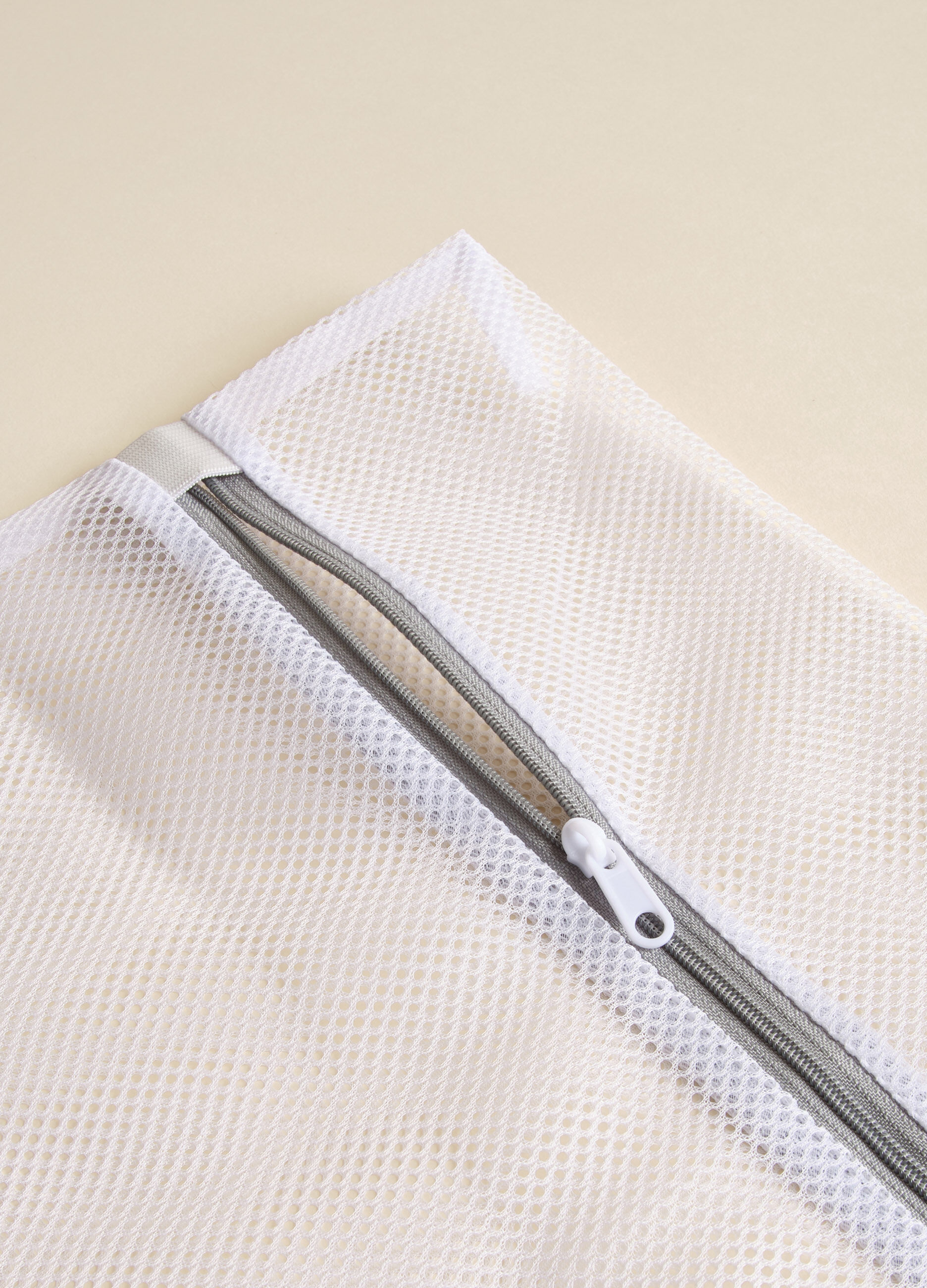 Laundry protector with zip_2