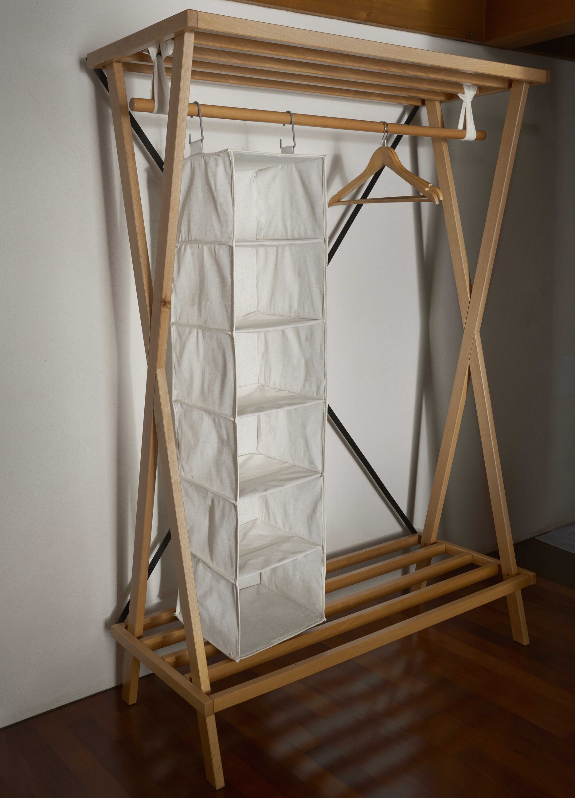 Space-saving container for wardrobe, with six slots_0
