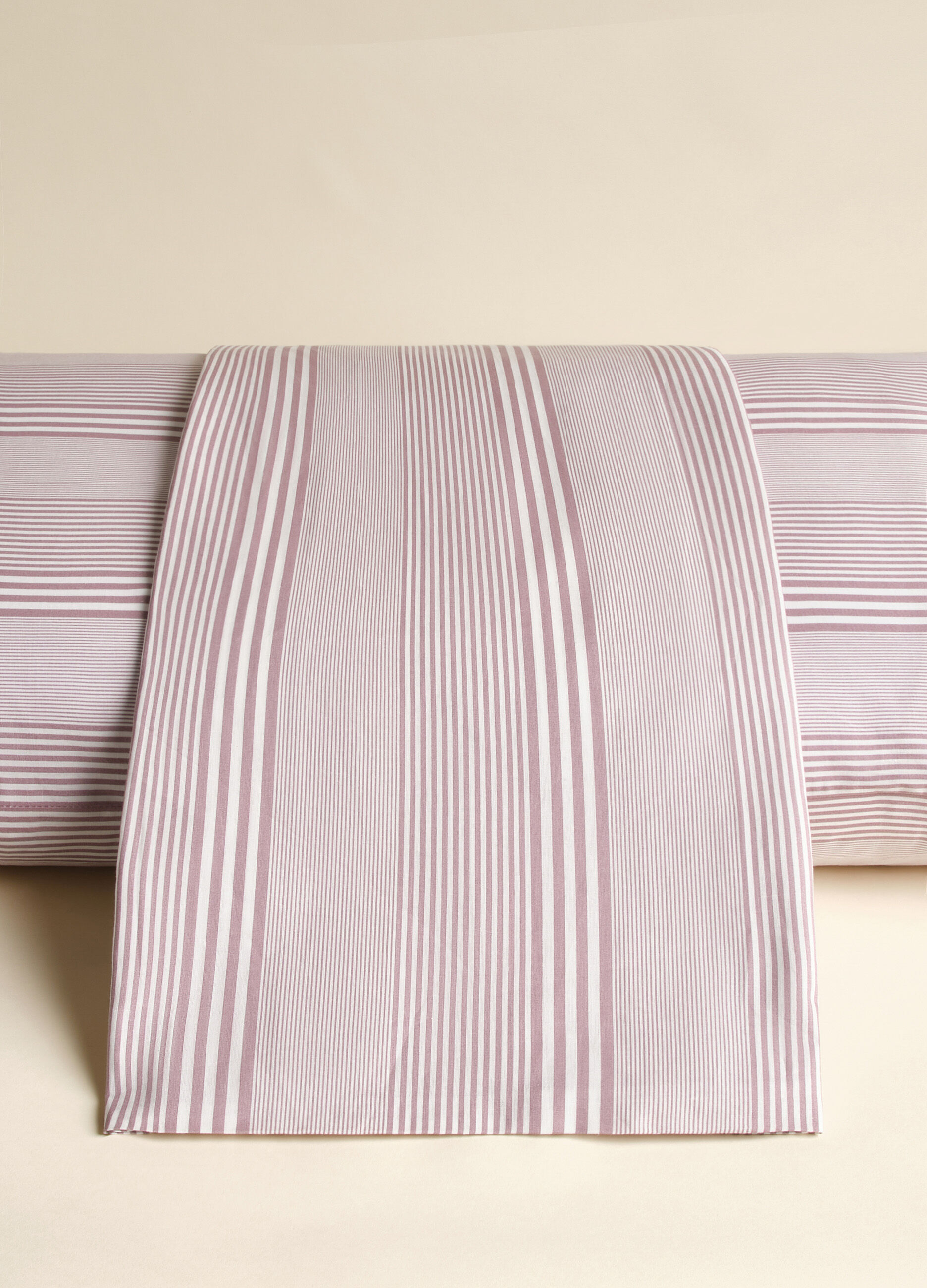 Queen-sized duvet cover in cotton with irregular stripes