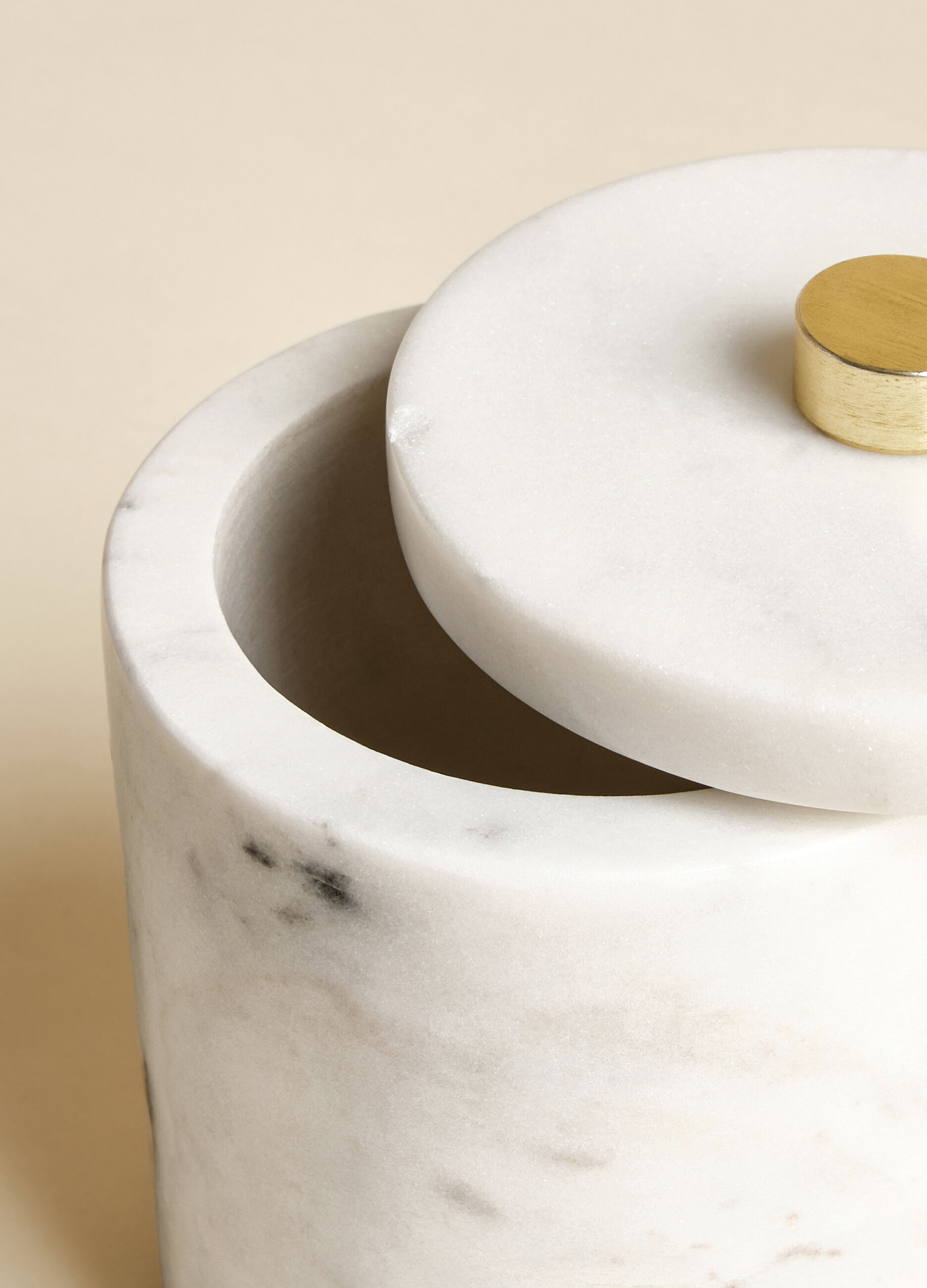Cylindrical container in marble