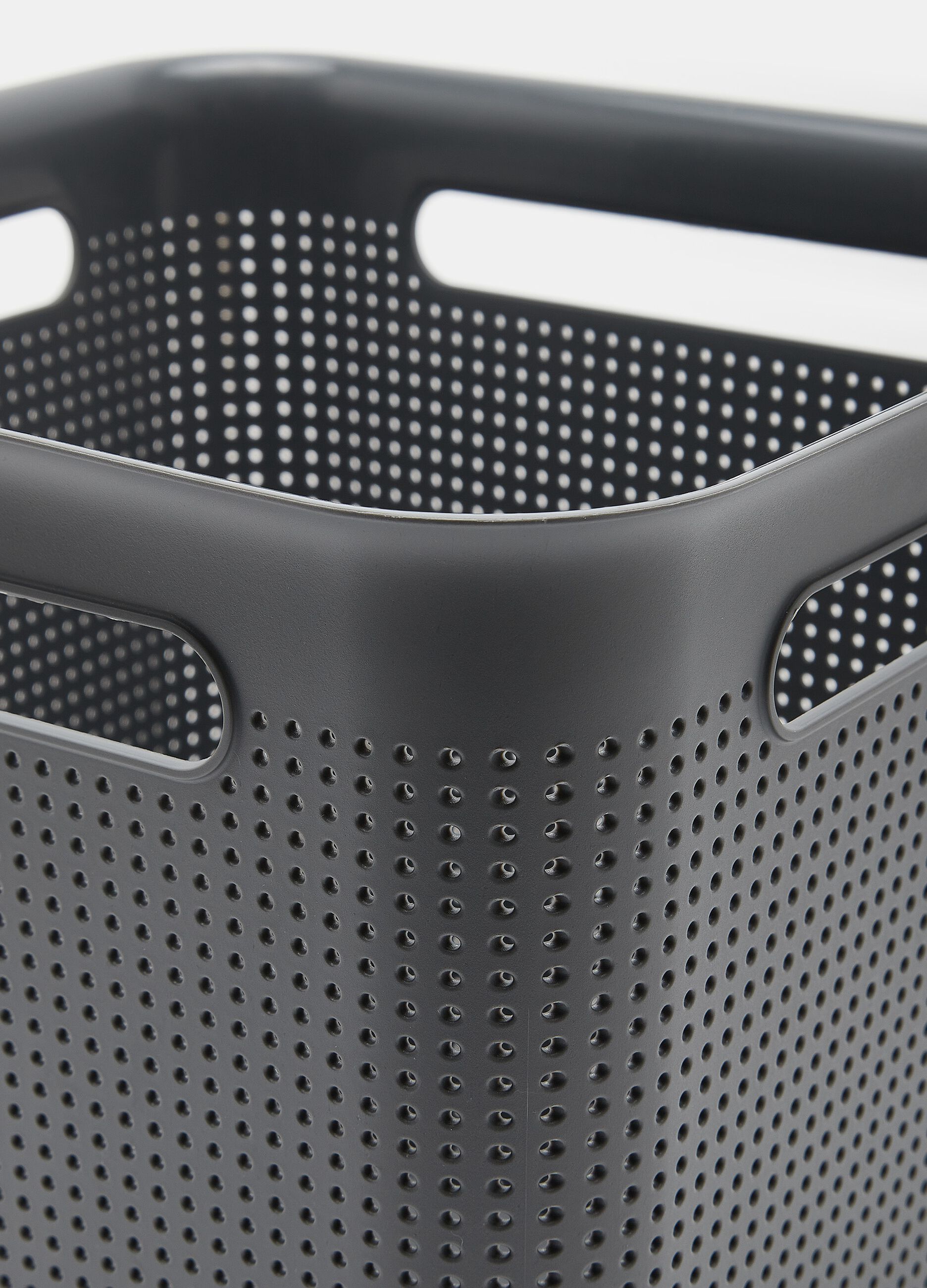 Solid colour openwork container_1
