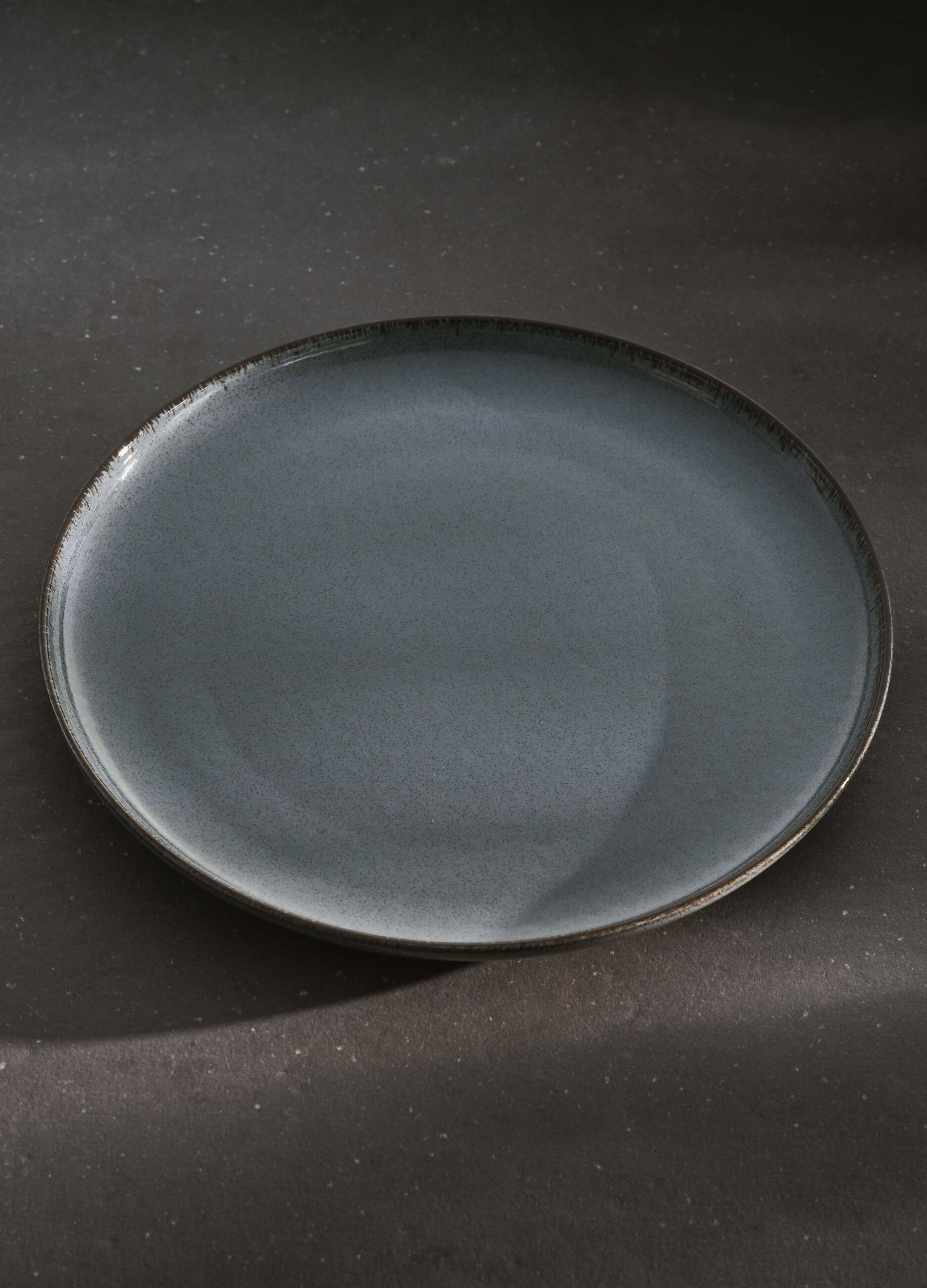 Plate in porcelain_0