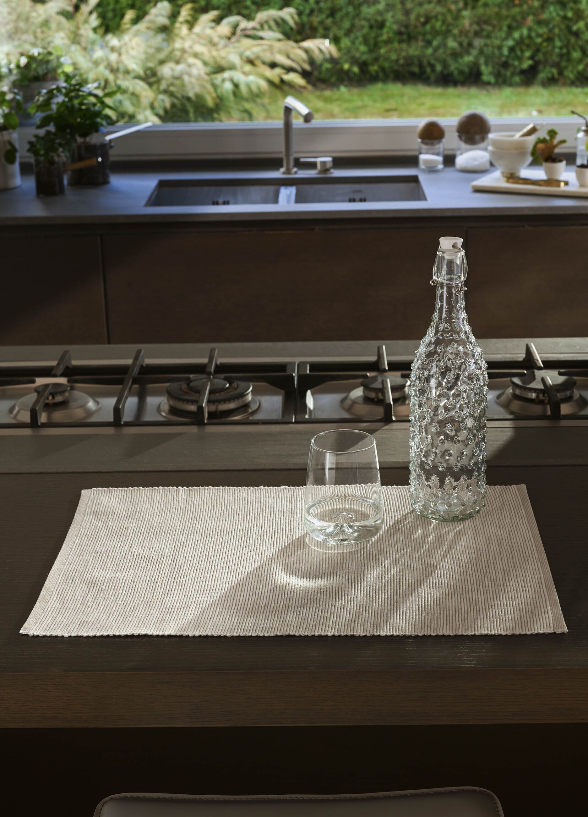 Table mat with double ribbing_0