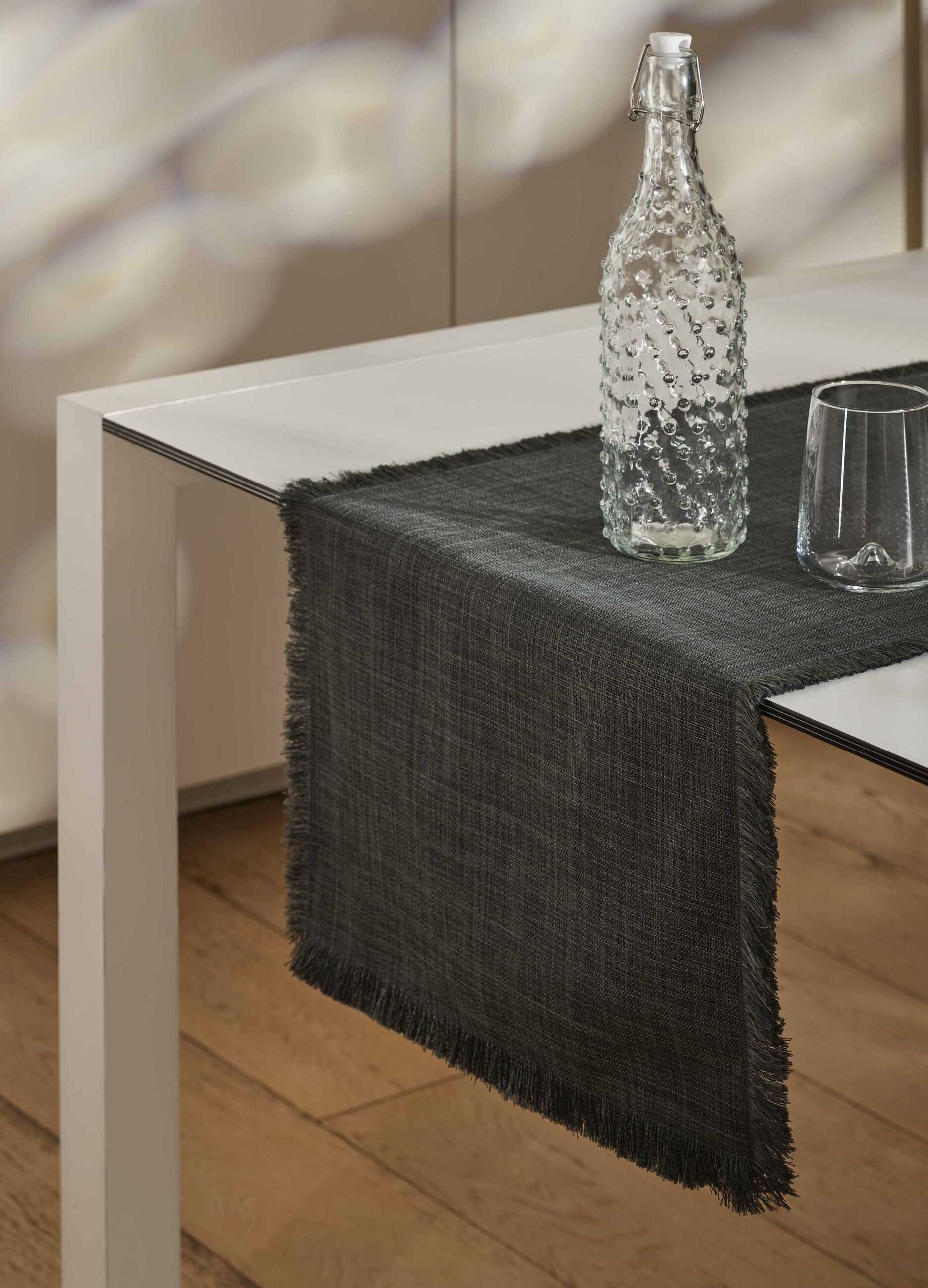 Fringed linen-effect table runner_0