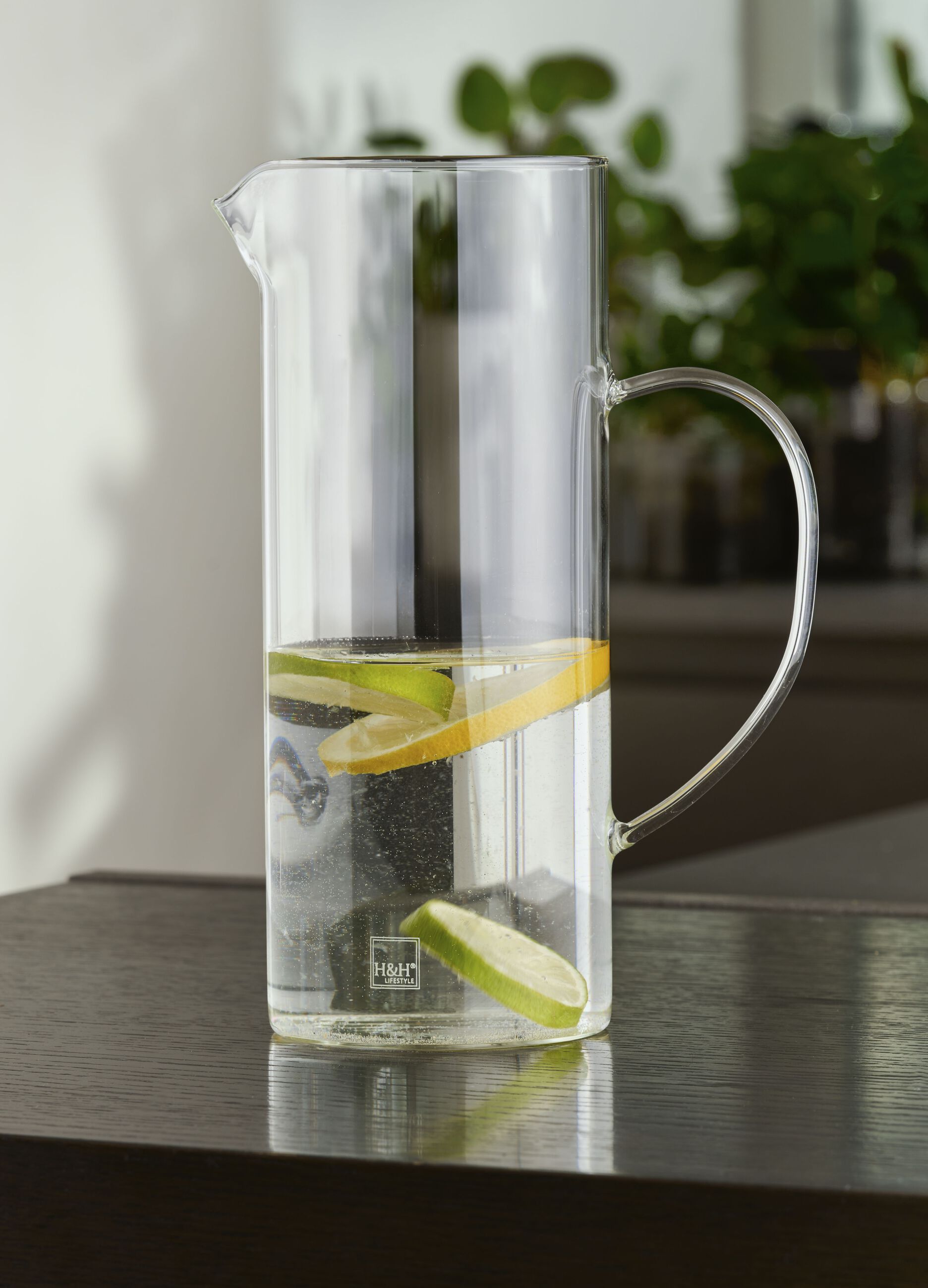 Kitchen jug with handle_0