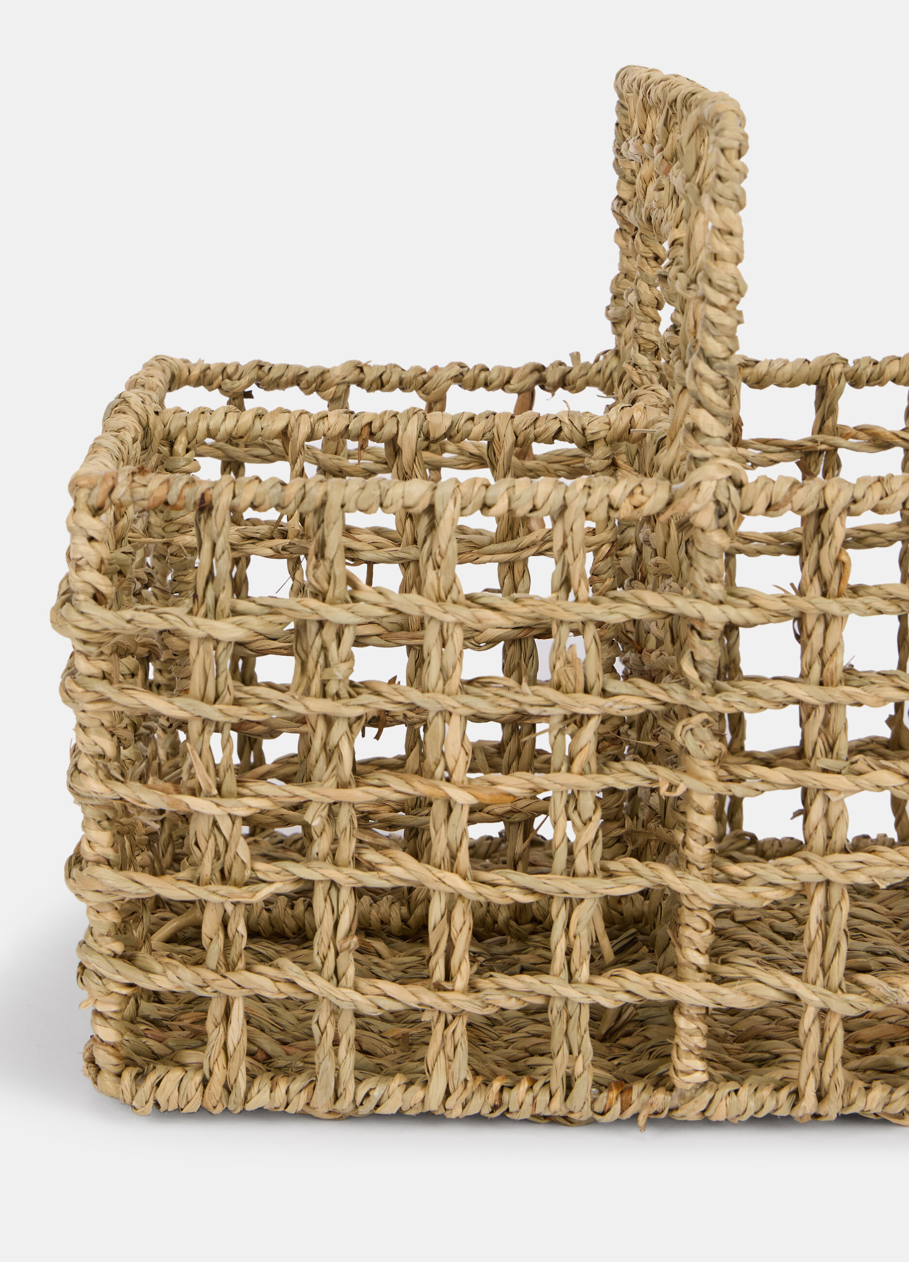 Woven basket with handle