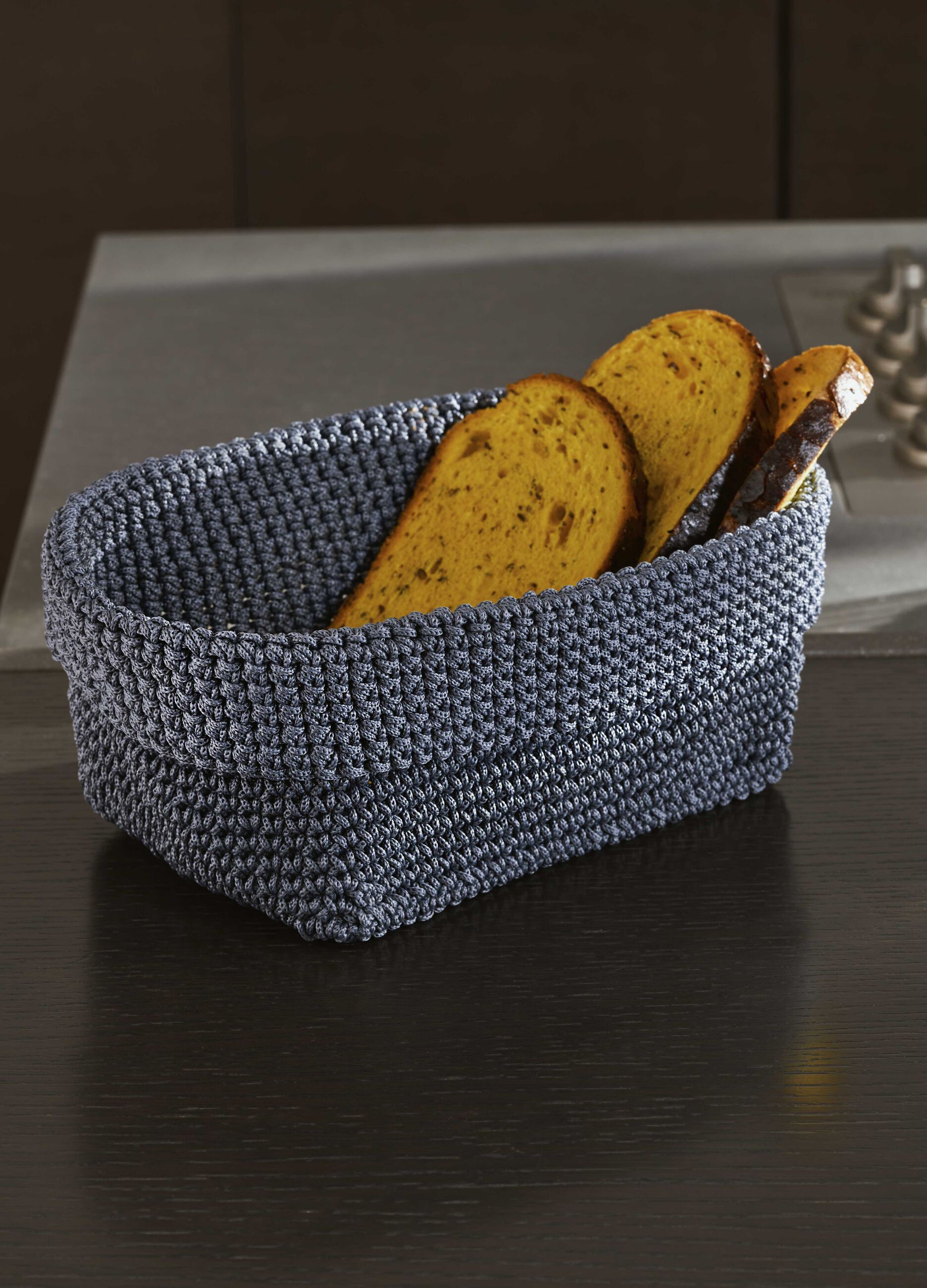 Rectangular woven basket_0