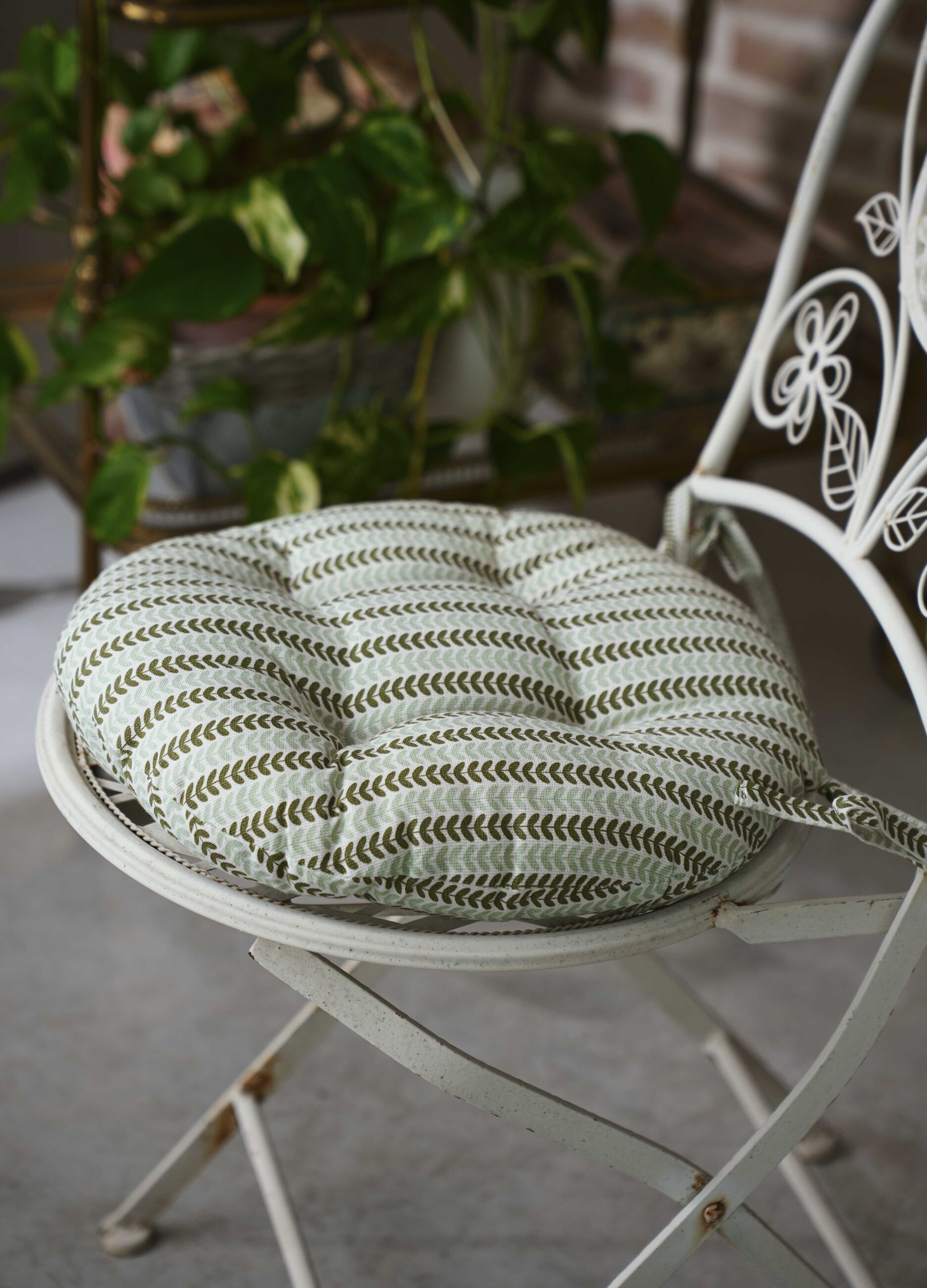 Round seat pad with leaves print_0