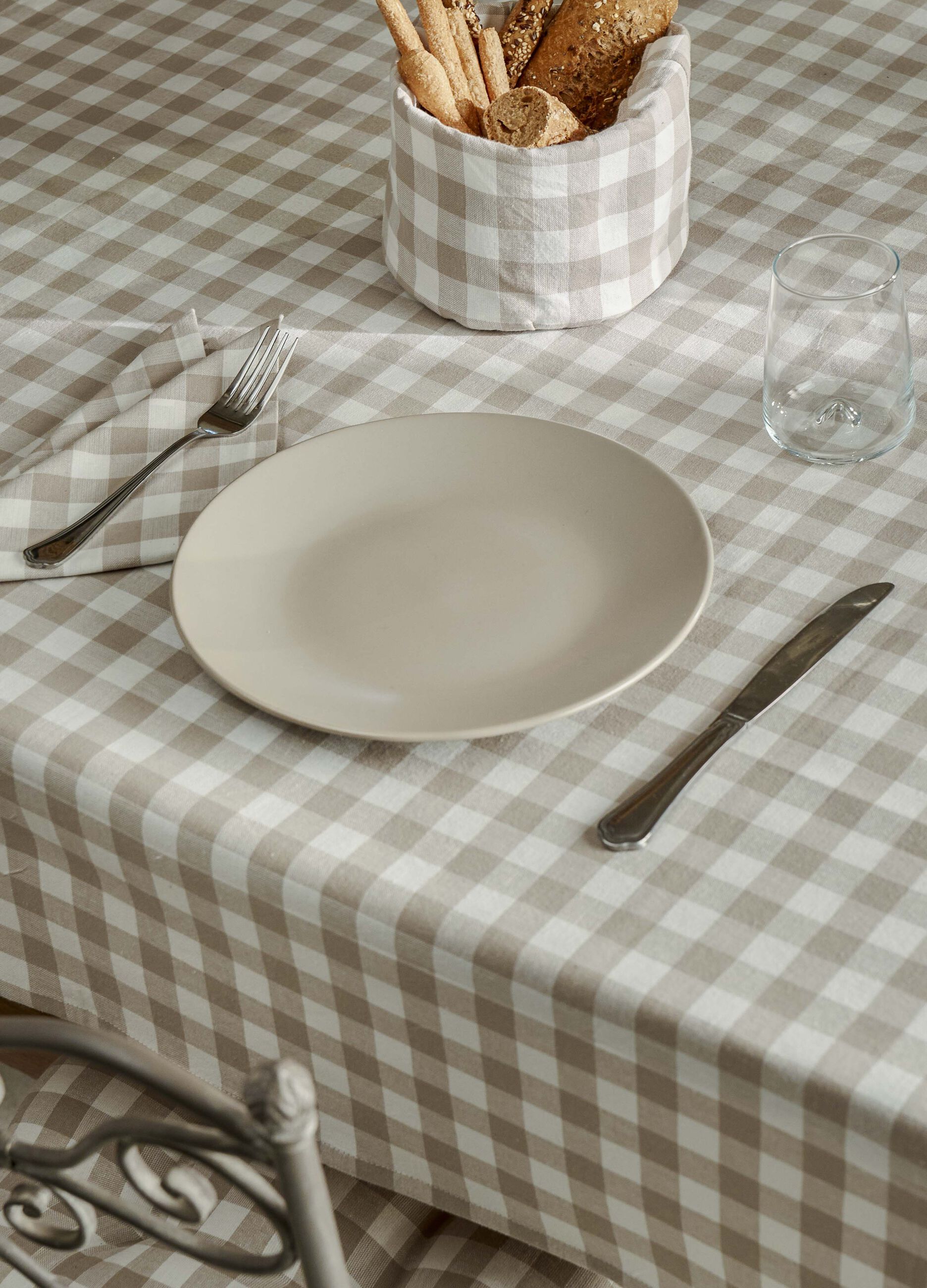Stoneware plate_0