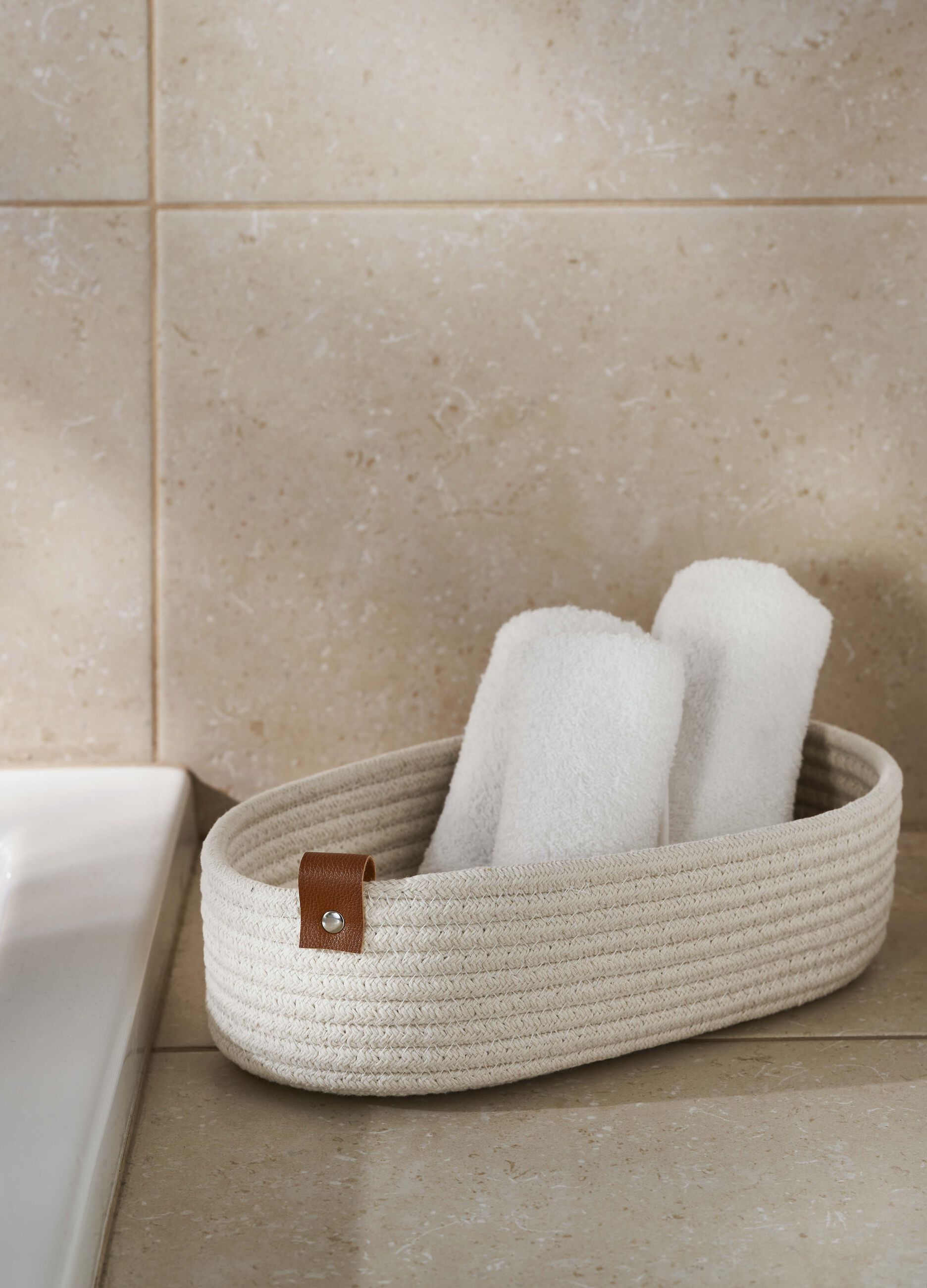 Large oval woven basket_0