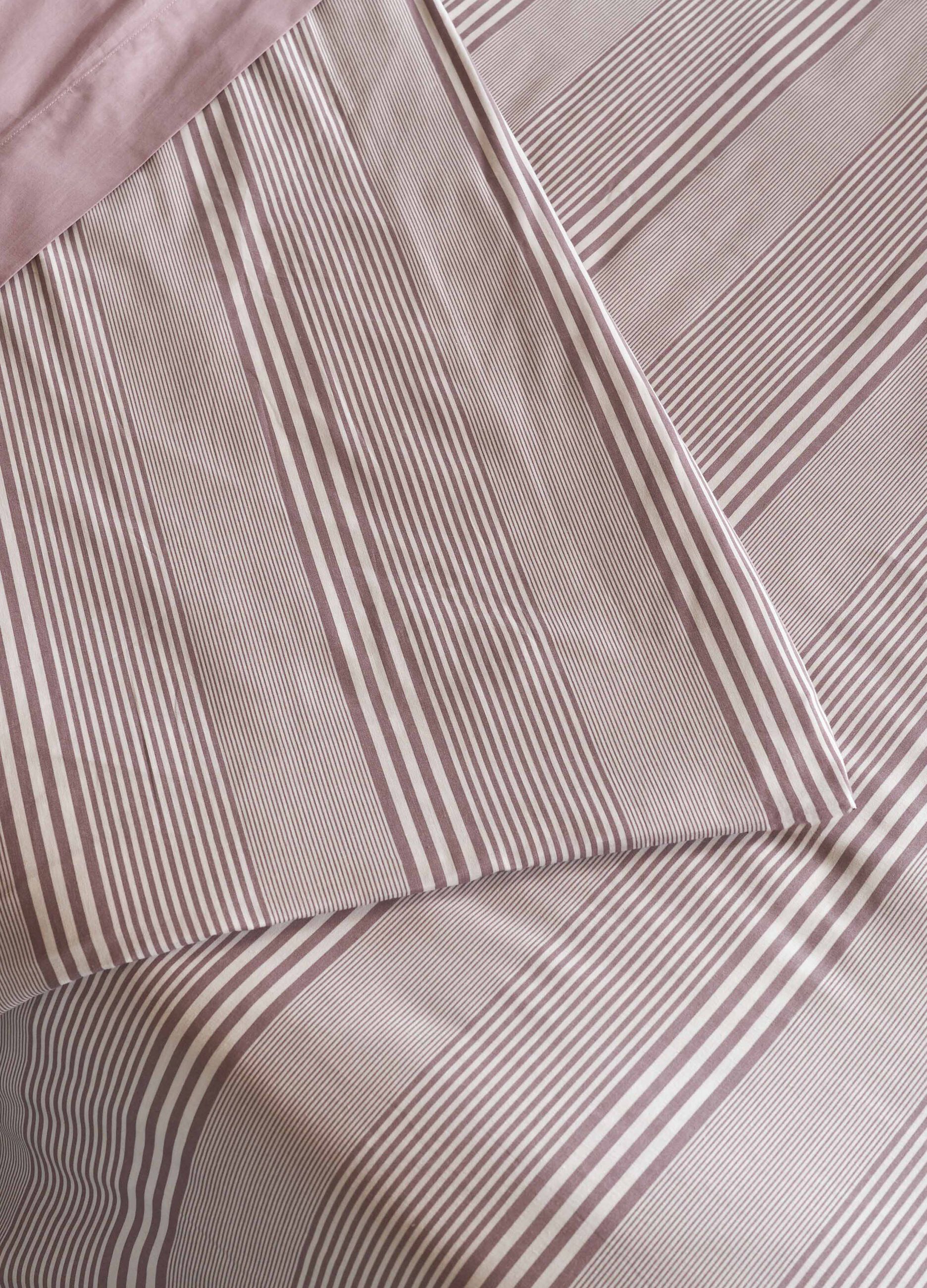 Queen-sized duvet cover in cotton with irregular stripes