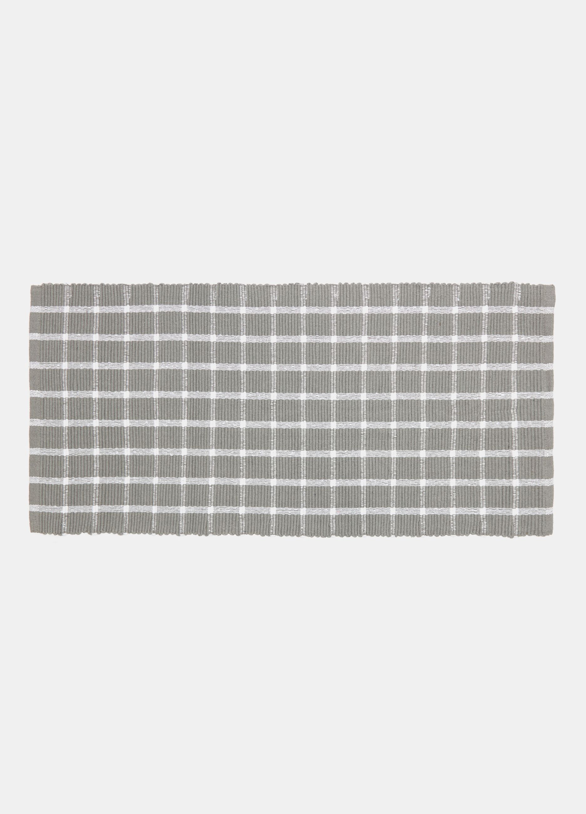 Cotton runner with check motif_0