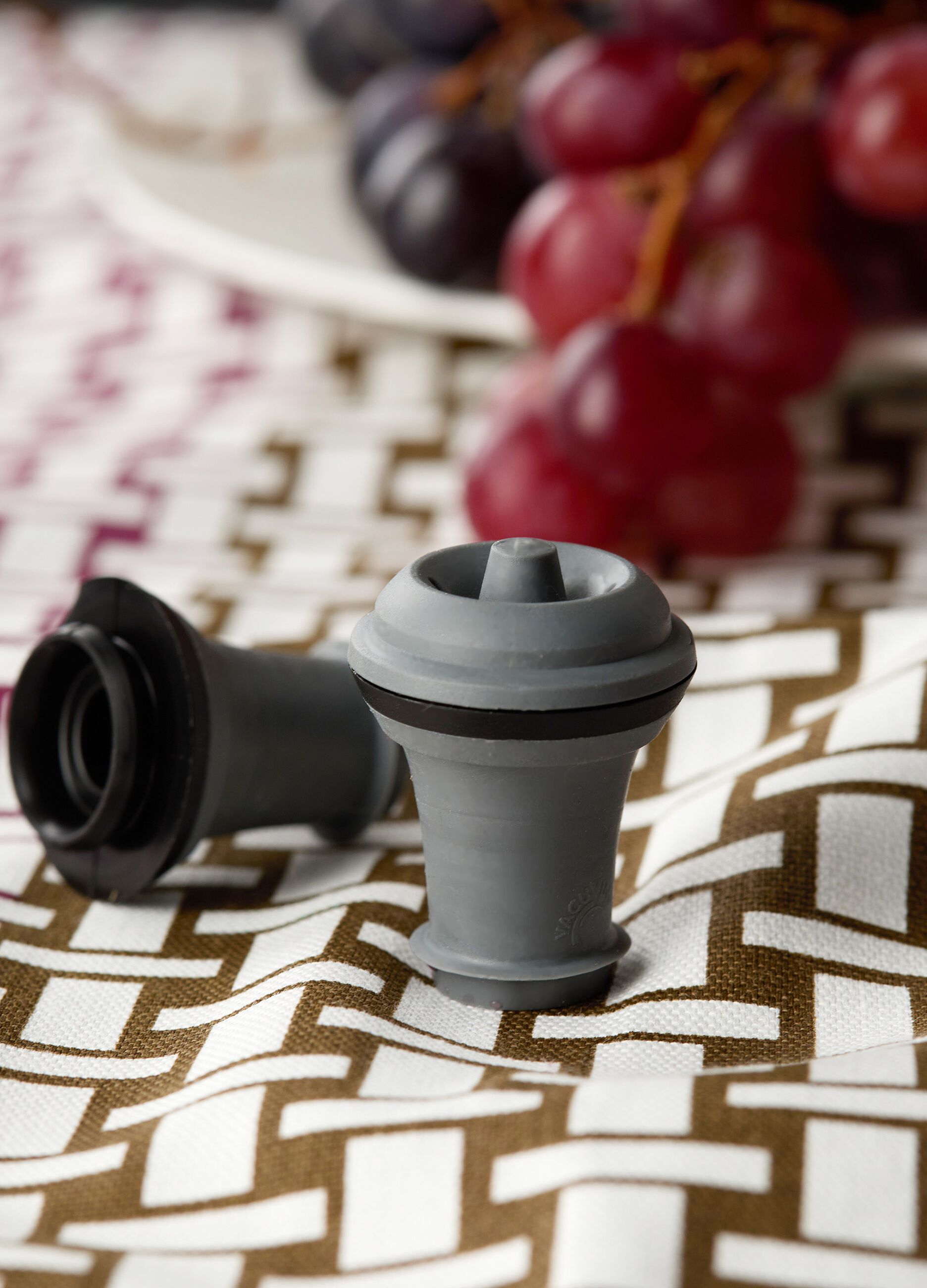 Set of 2 wine bottle stoppers_0