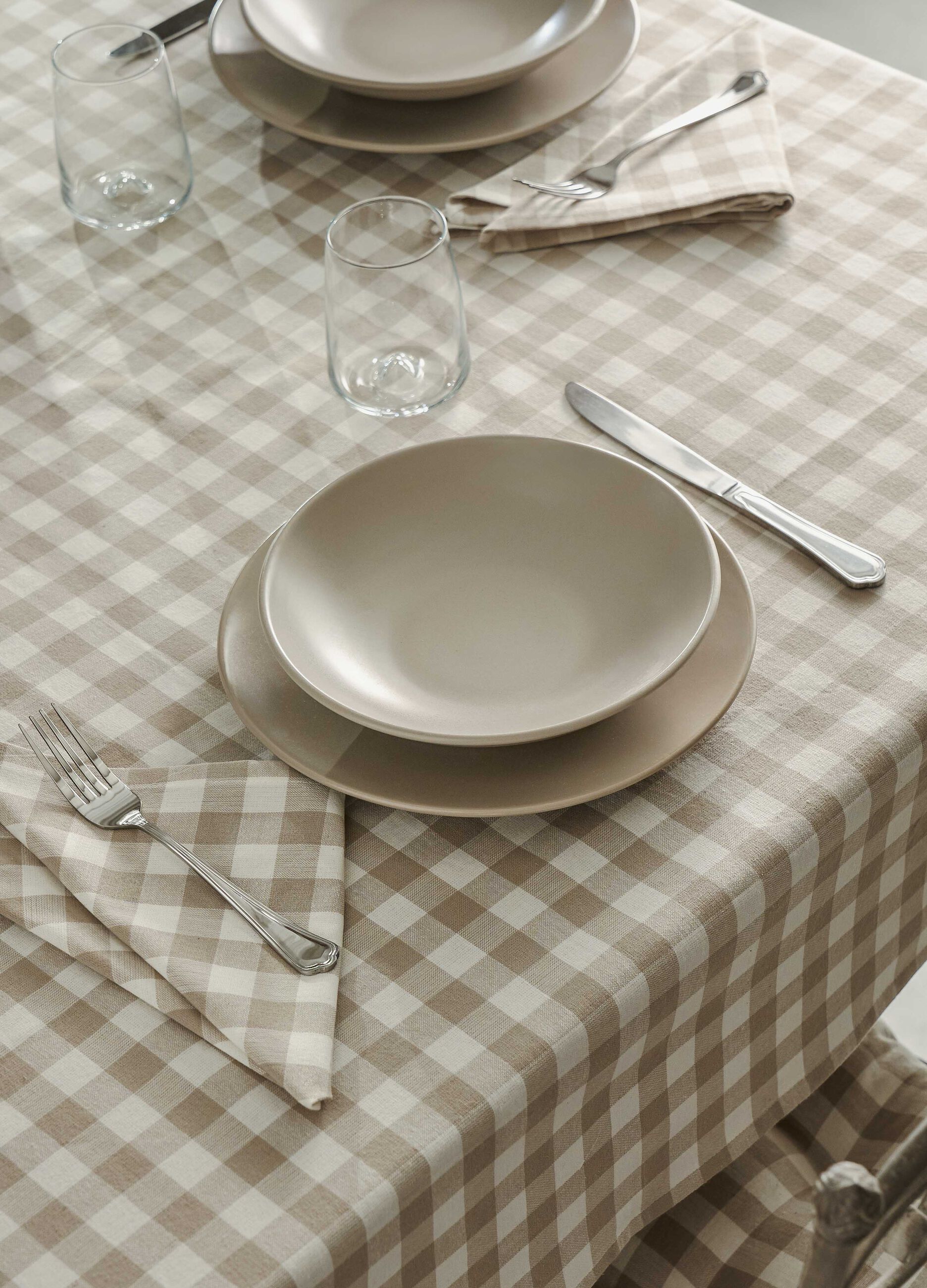 8-place tablecloth in checked cotton_0