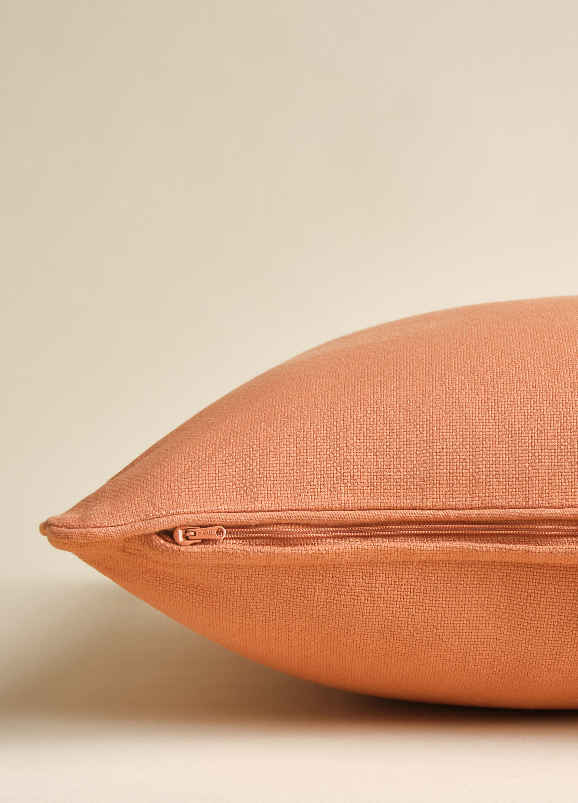 Solid colour cushion cover in 100% cotton_2