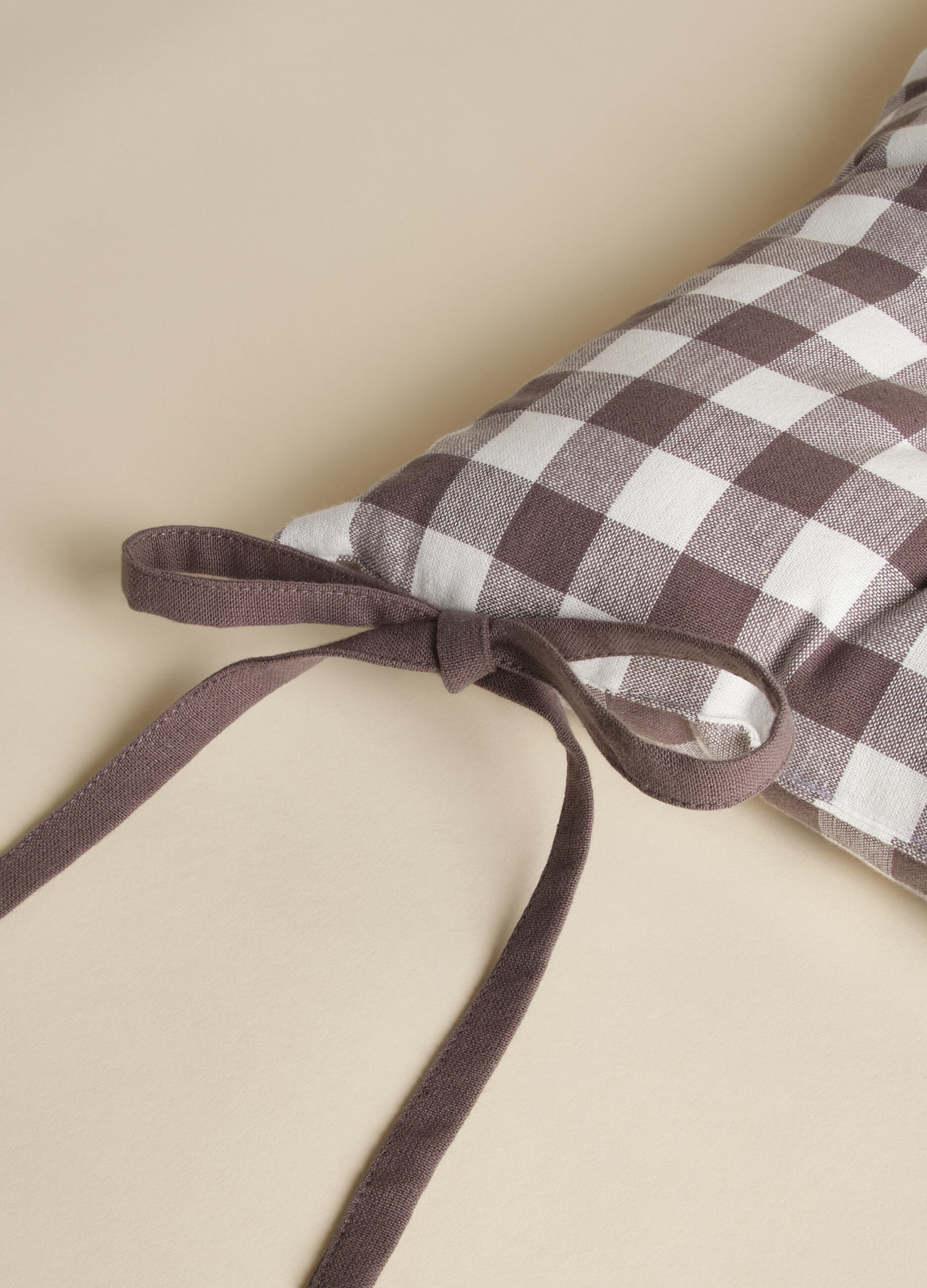 Square seat pad in quilted check._2