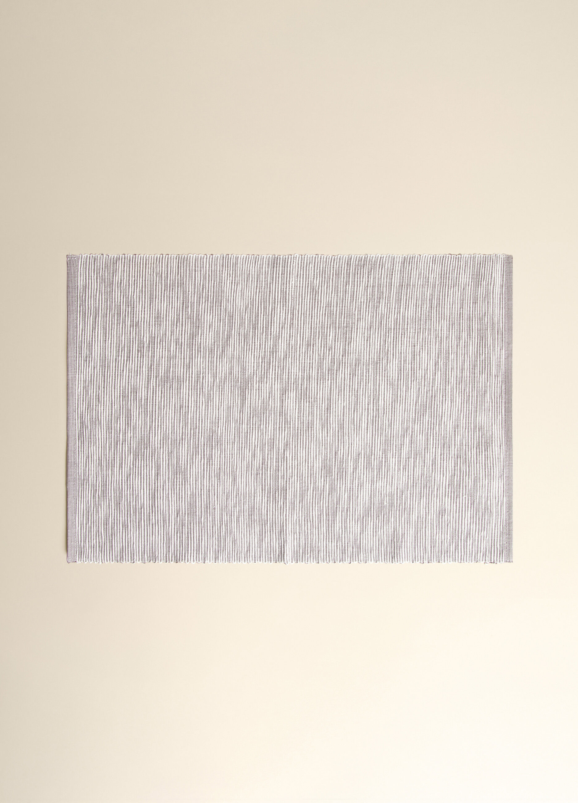 Table mat with double ribbing