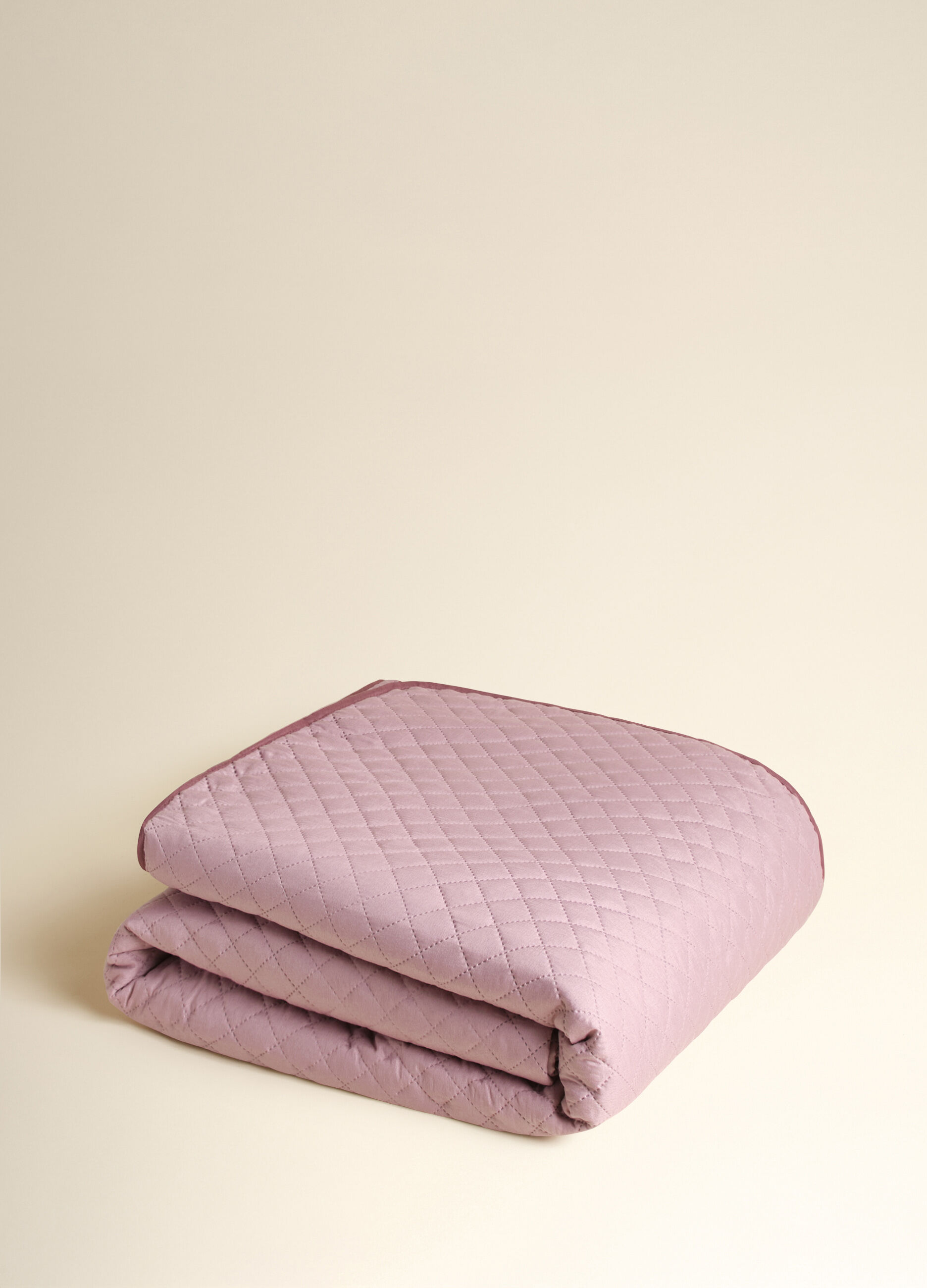 Double quilt with contrasting hem