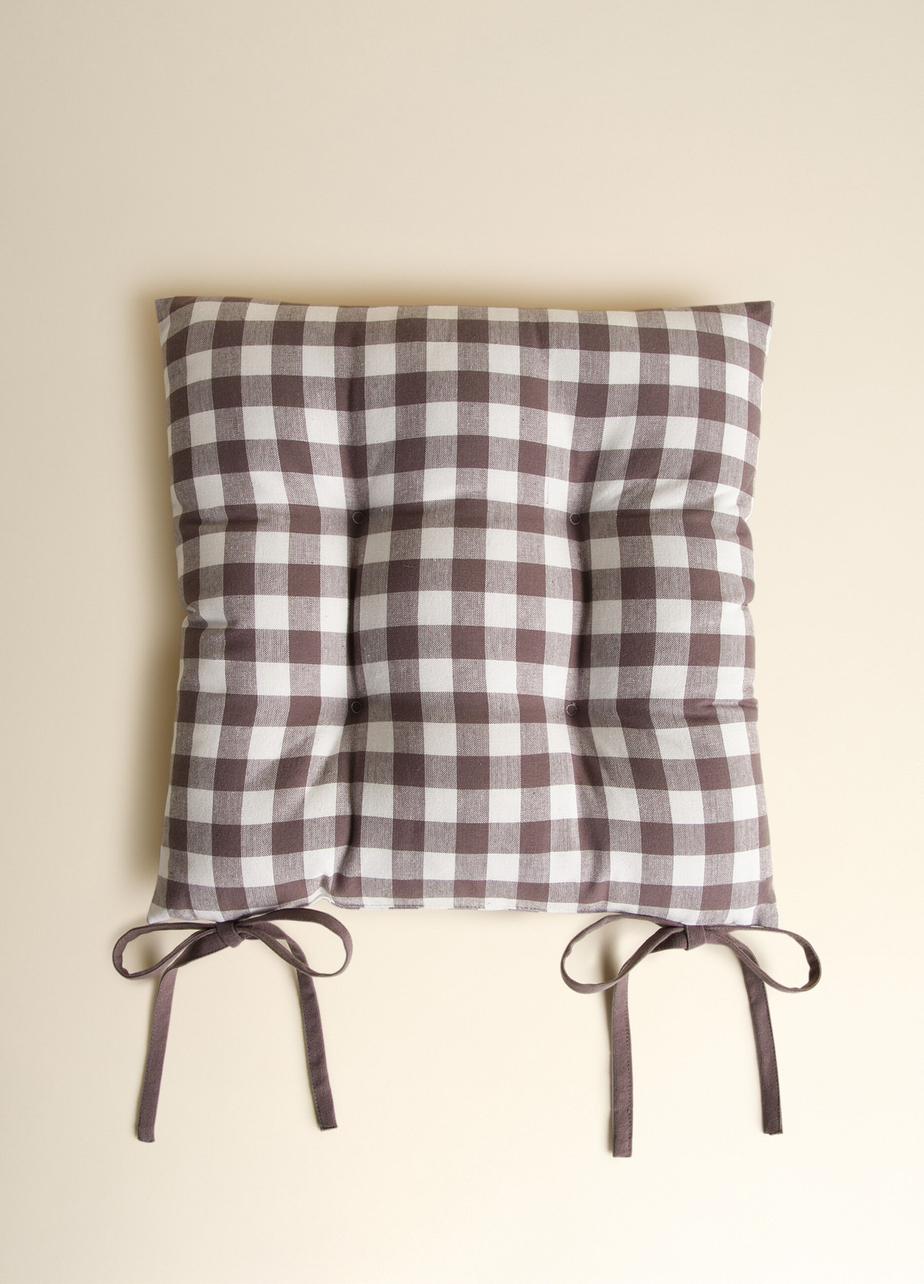 Square seat pad in quilted check._1