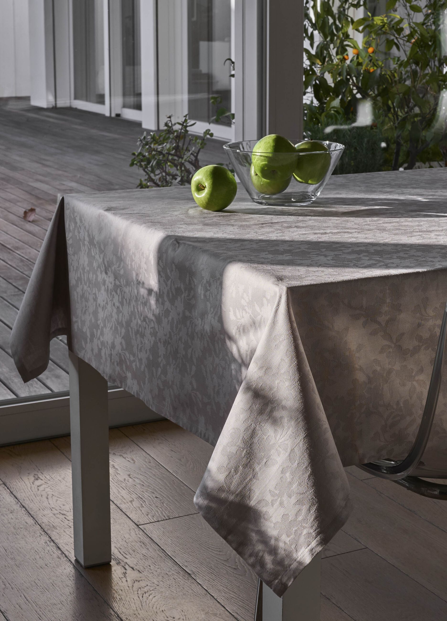 8-place tablecloth in jacquard cotton_0