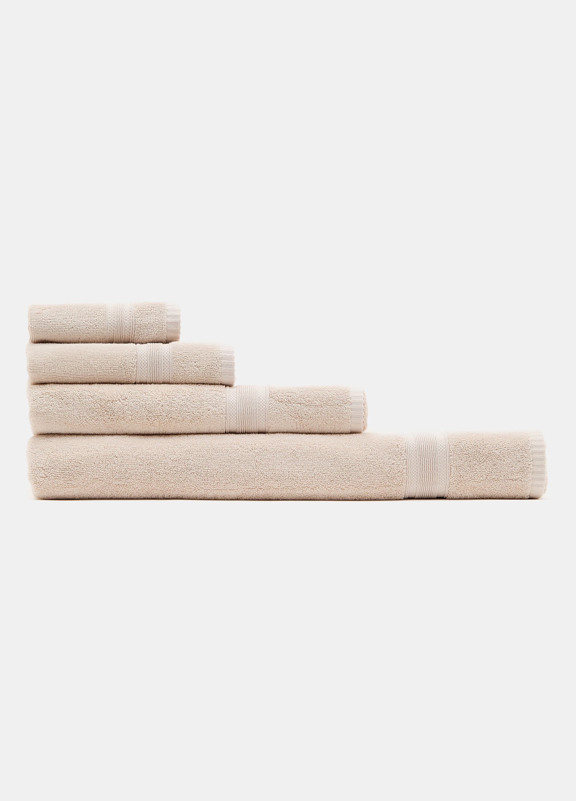 Solid colour towel in 100% cotton_0