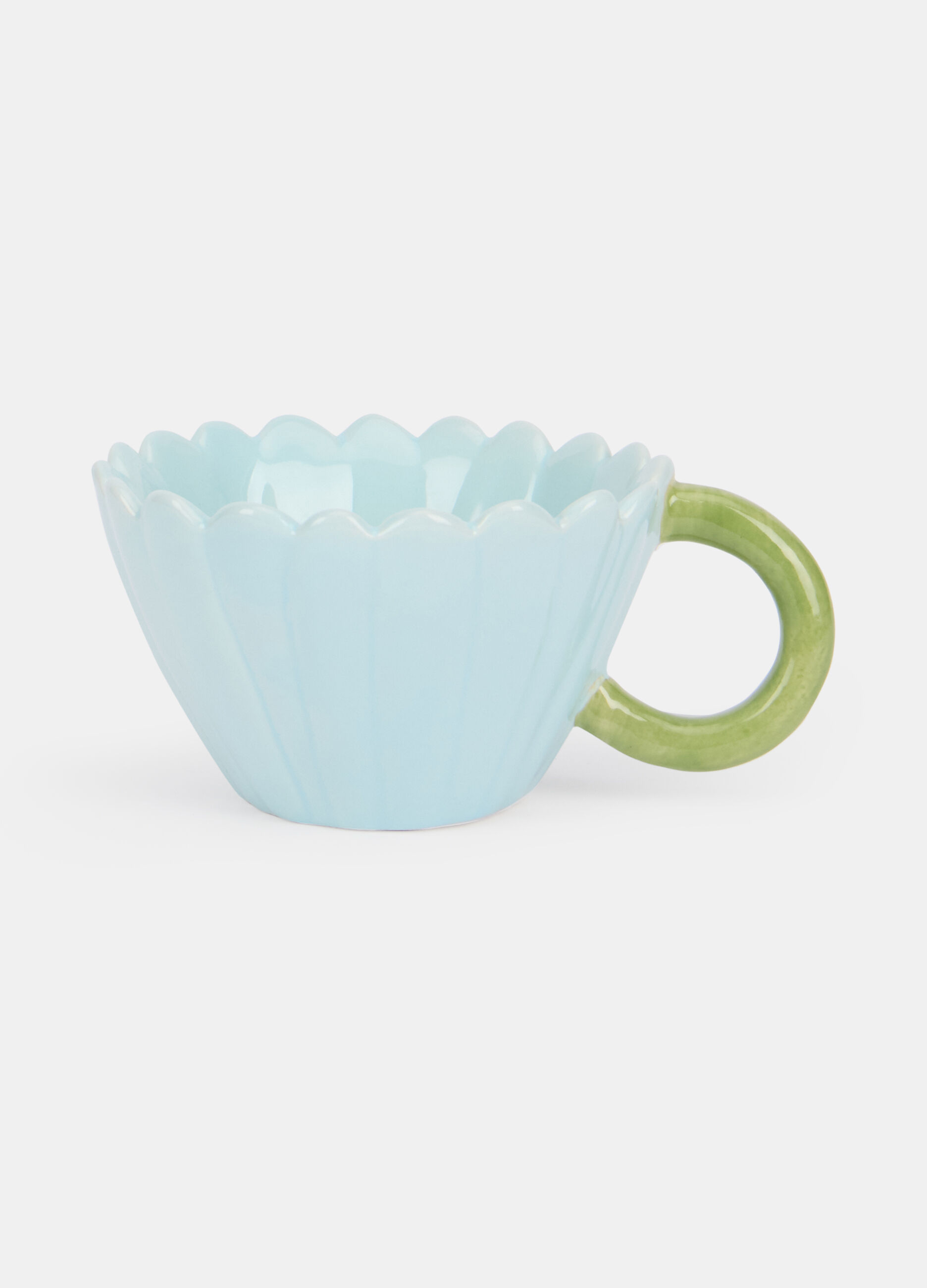 Flower-shaped tea cup with handle