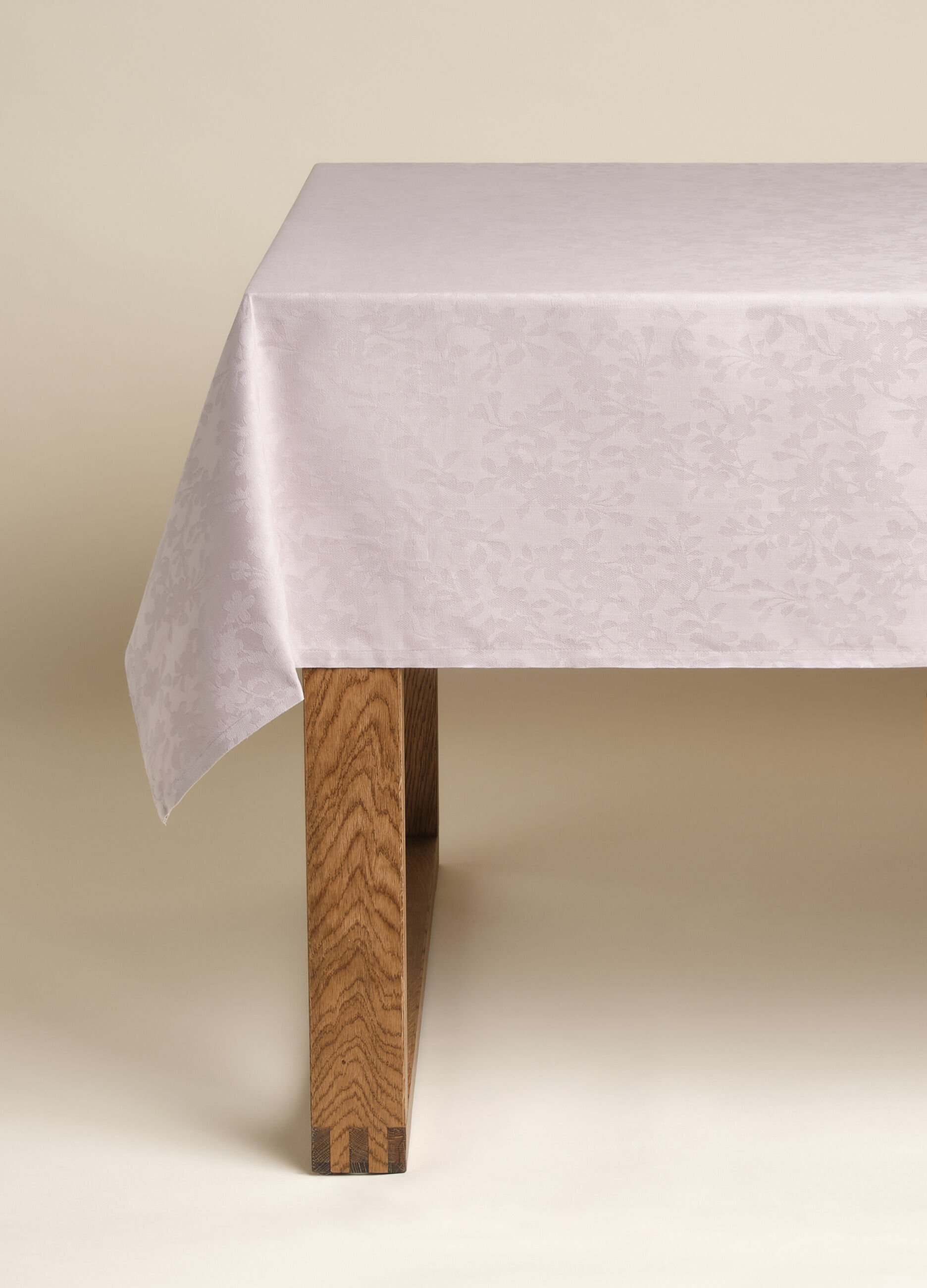 8-place tablecloth in jacquard cotton_1