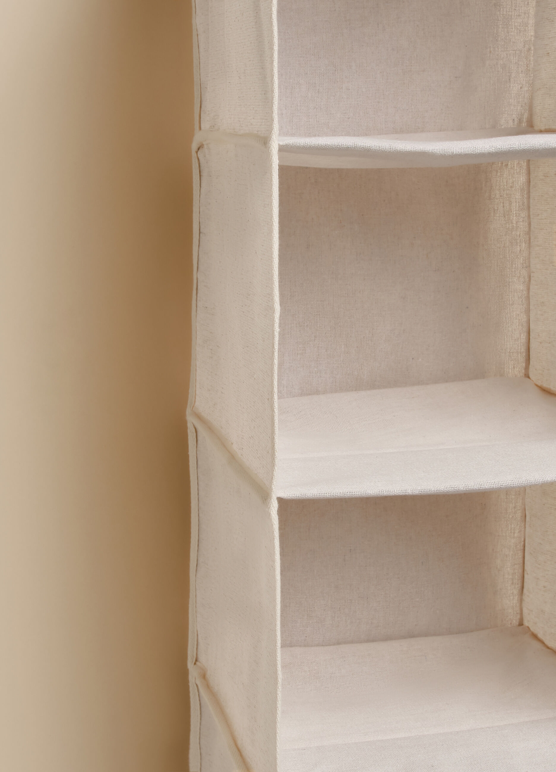 Space-saving container for wardrobe, with six slots_2