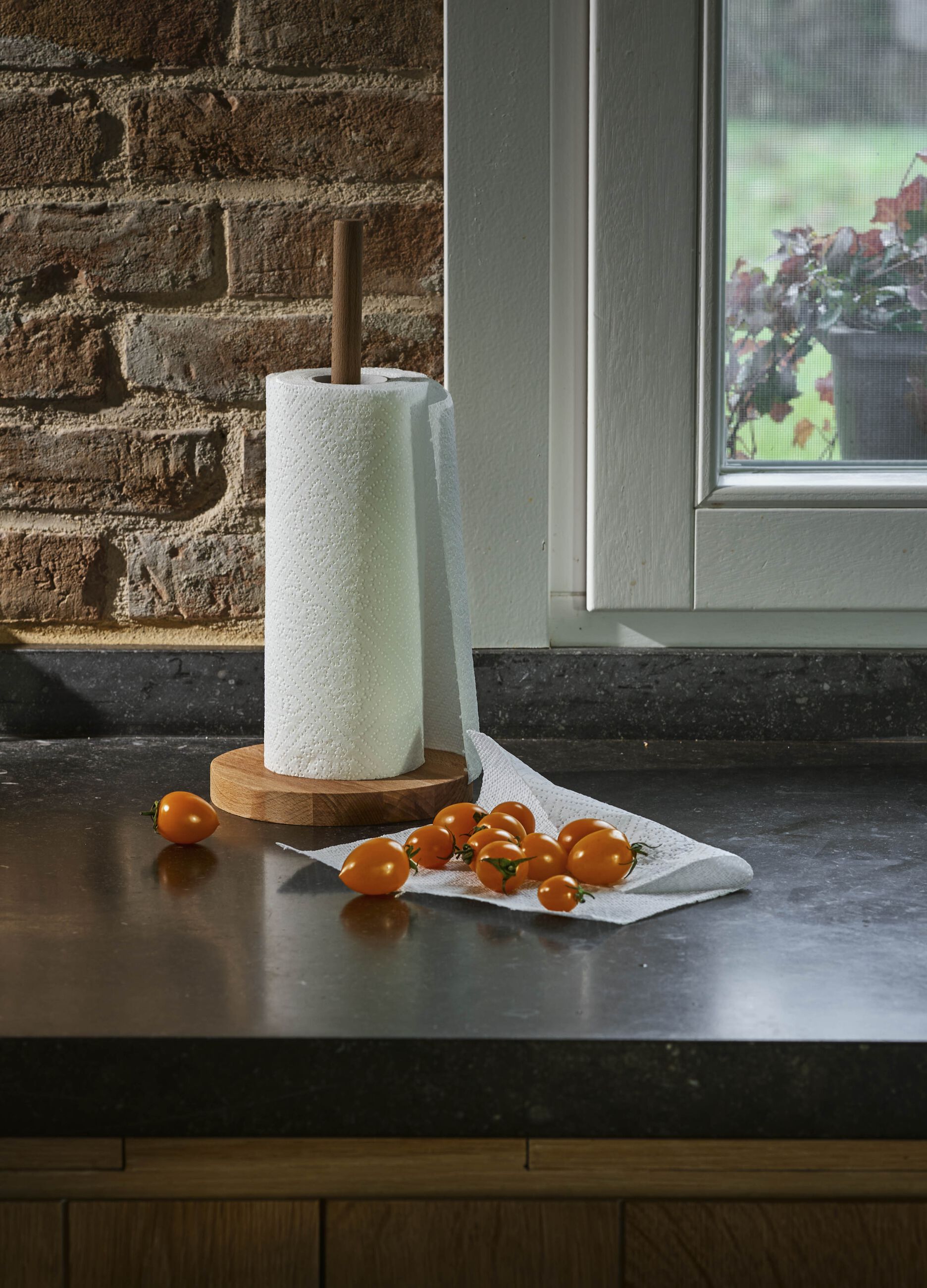 Kitchen roll holder in solid beech wood Made in Italy_0