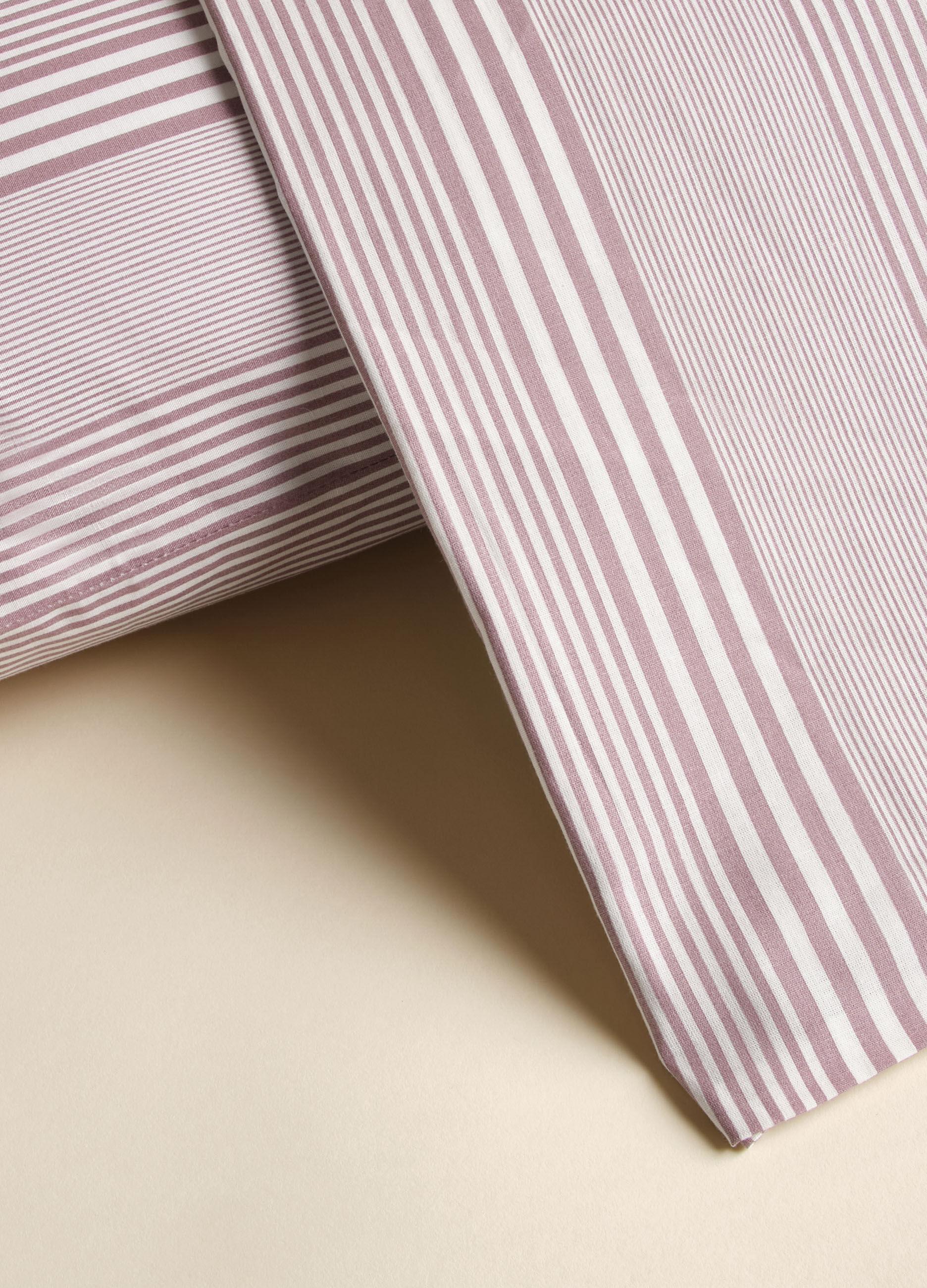 Queen-sized duvet cover in cotton with irregular stripes