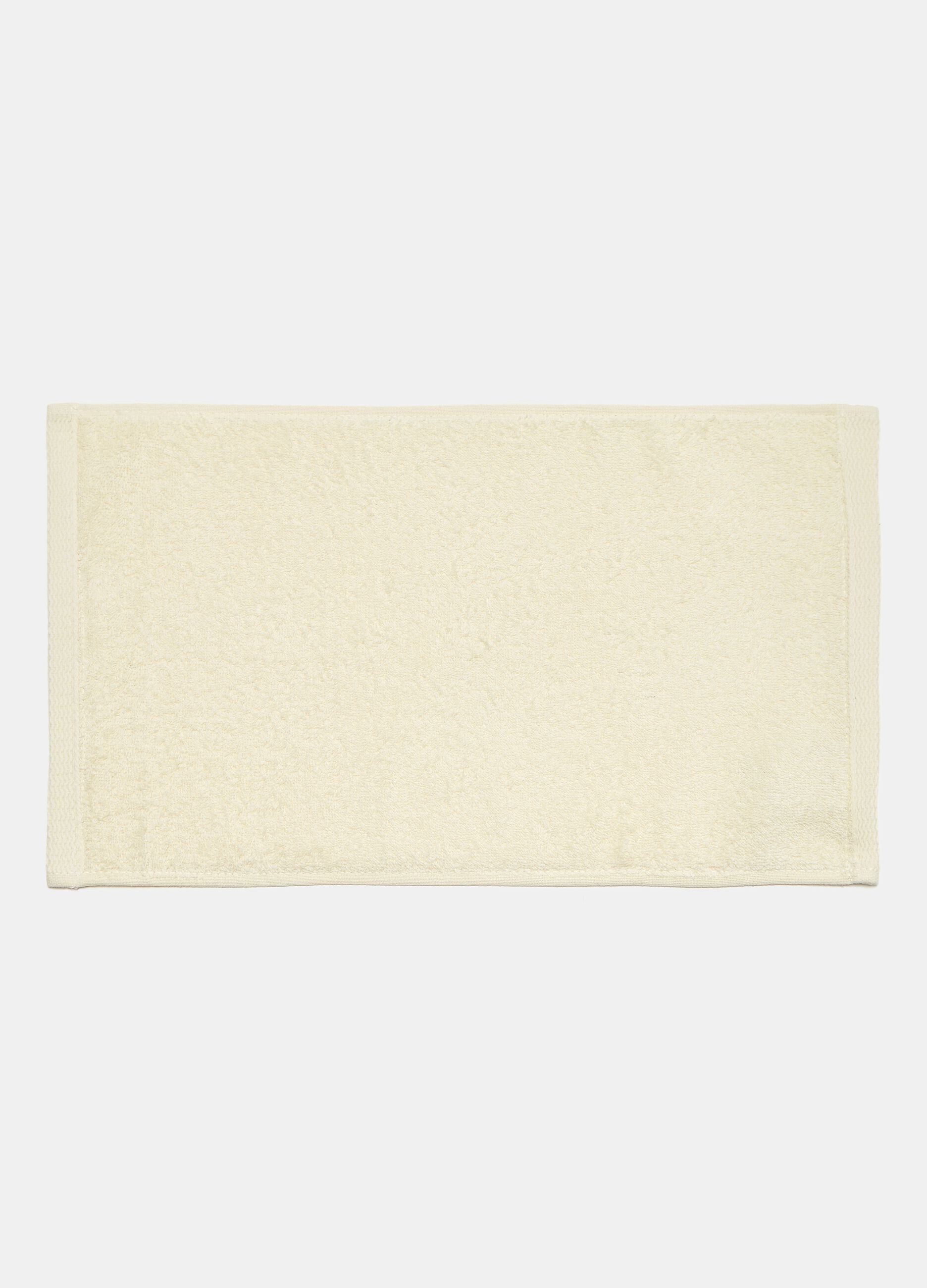 Solid colour guest towel in 100% cotton_0