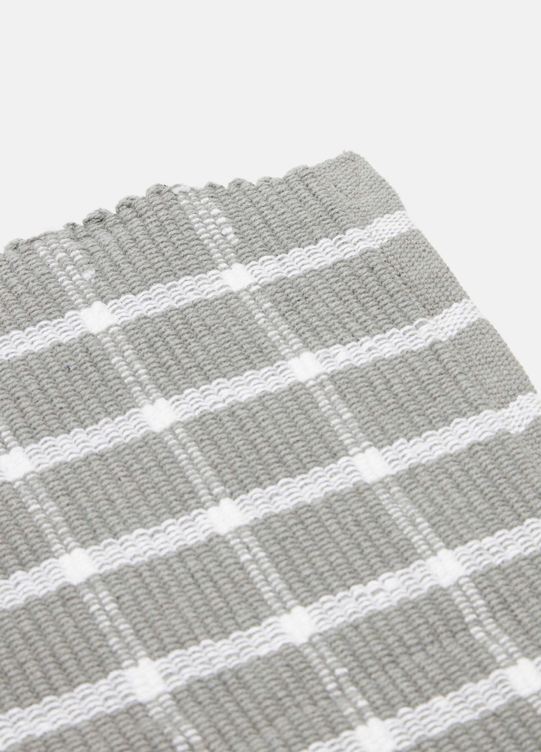 Cotton runner with check motif_1