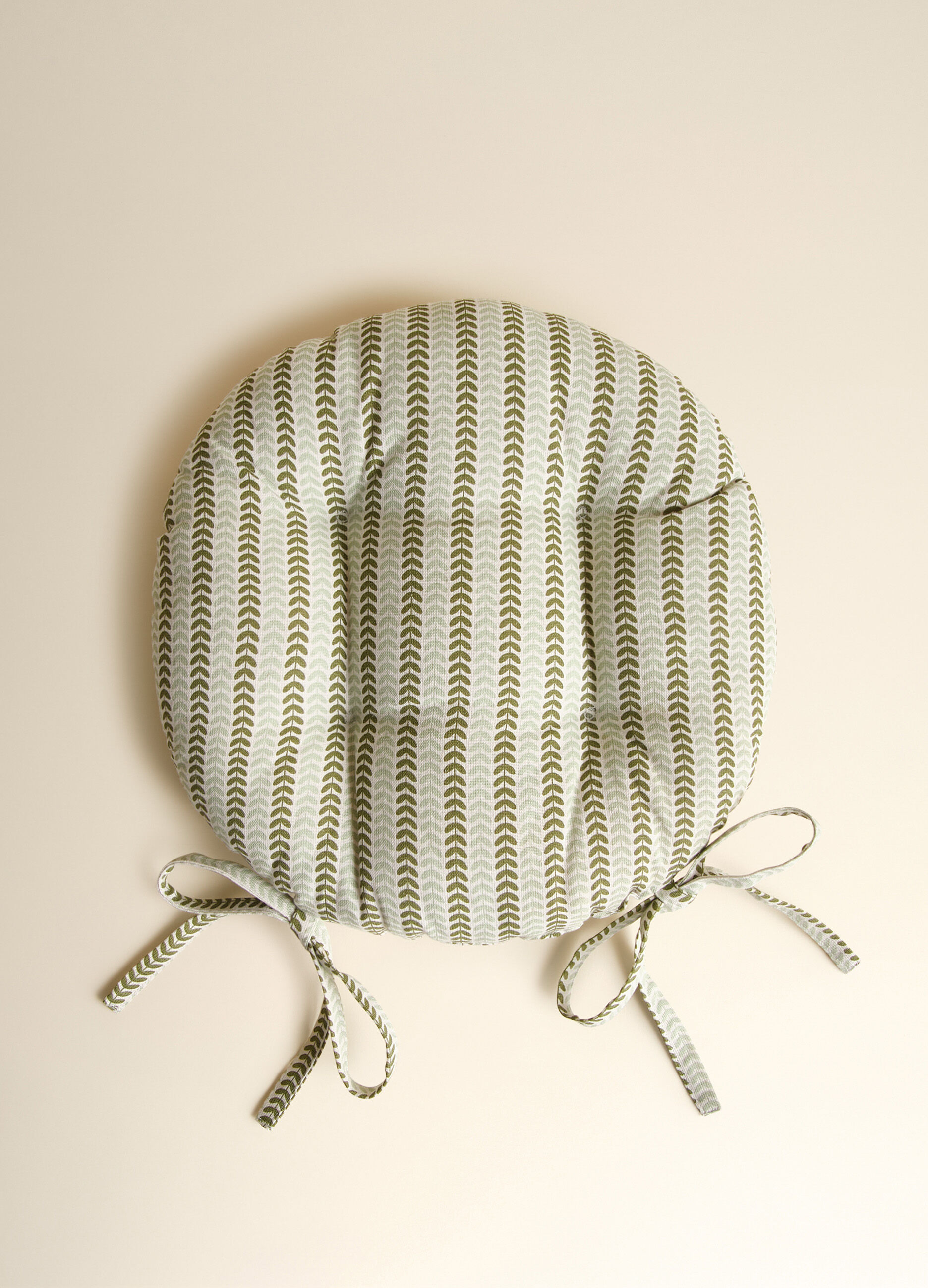Round seat pad with leaves print_1