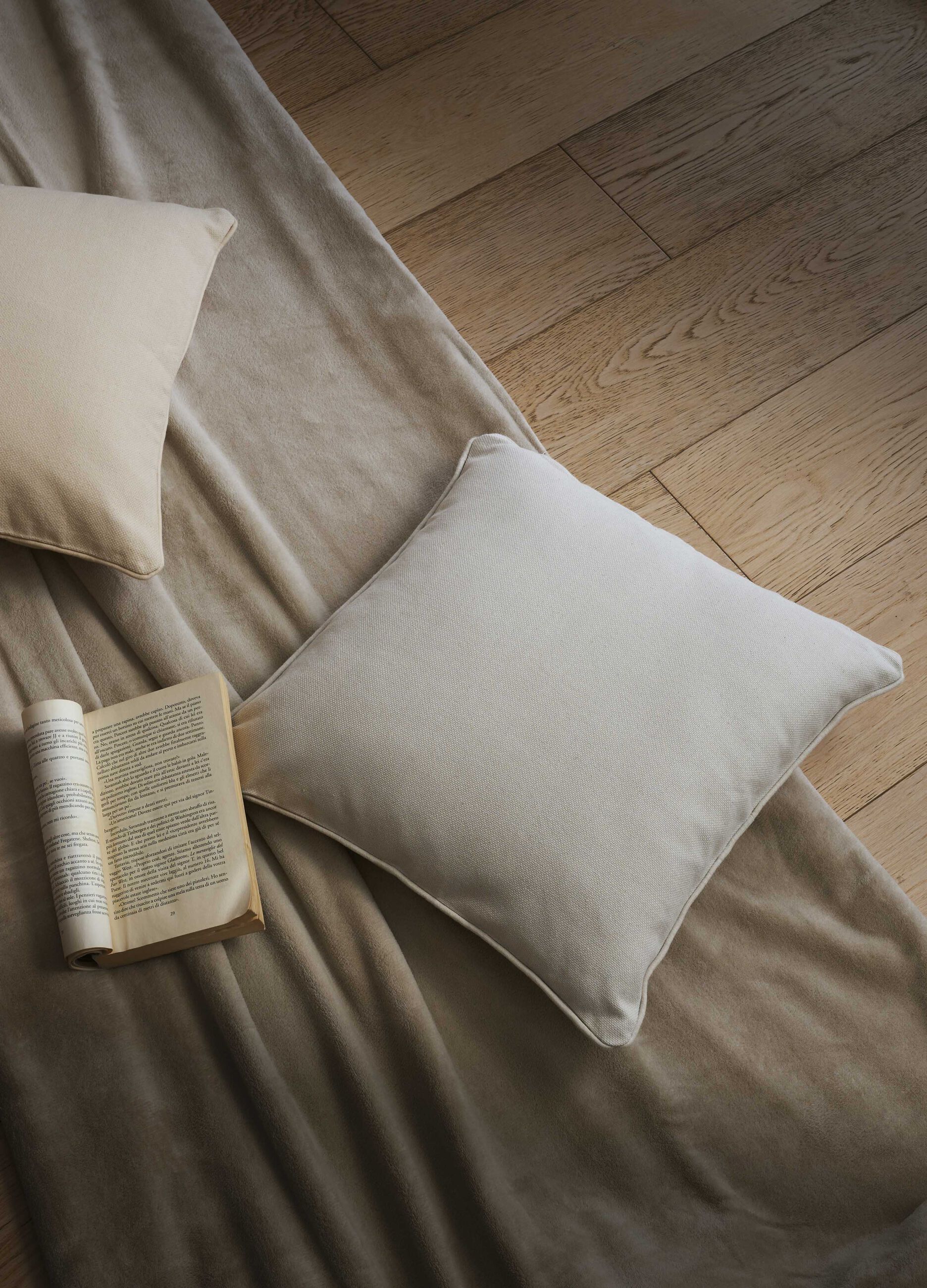 Solid colour cushion cover in 100% cotton_0
